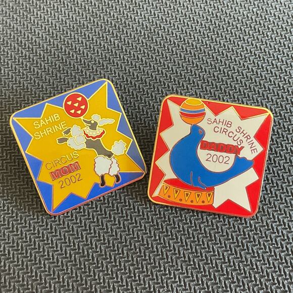 Sahib Shrine Circus Mom and Dad Pin 2002 Collectors Pins with Backs Great Cond. - Picture 1 of 6